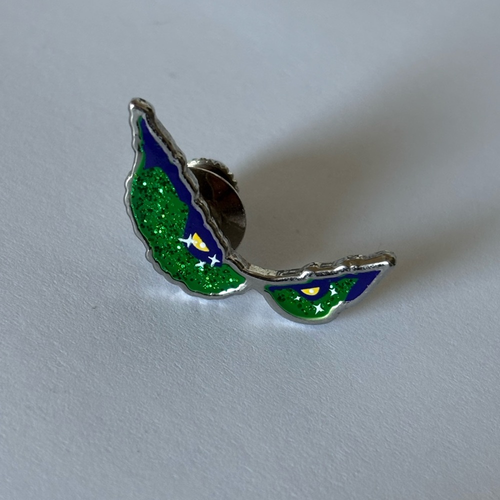 Supreme Green and Silver Eyes Pin New